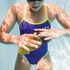 Finis ISO Paddles -The Ocean Motion 1.05.033 swim03